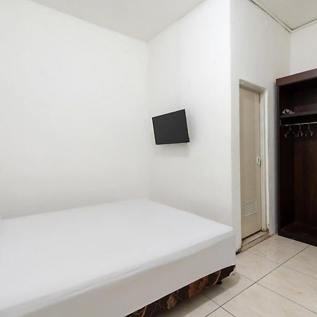 Oyo Life 2108 Griya Aisyah Residence Surabaya Exterior photo