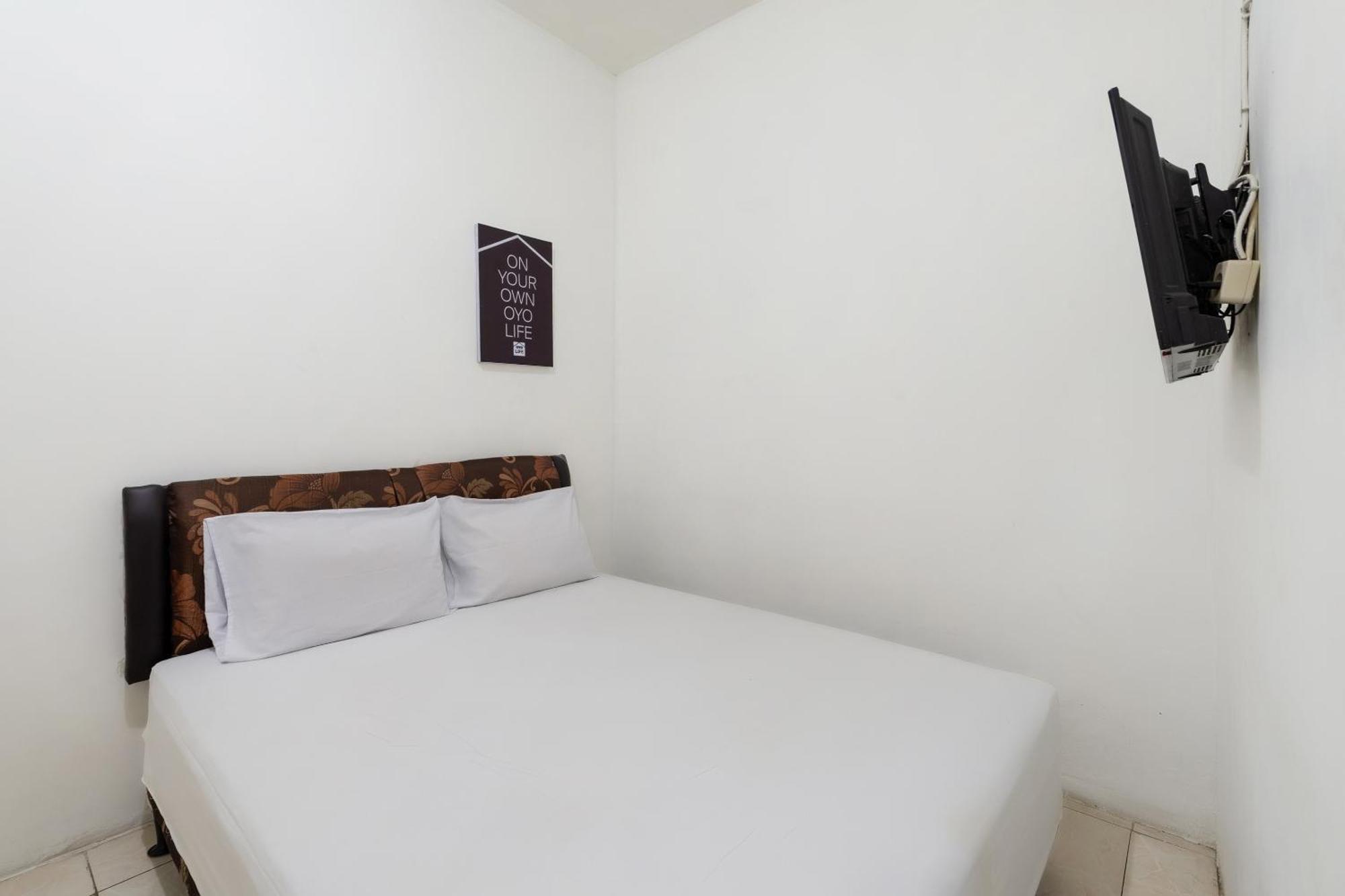 Oyo Life 2108 Griya Aisyah Residence Surabaya Exterior photo