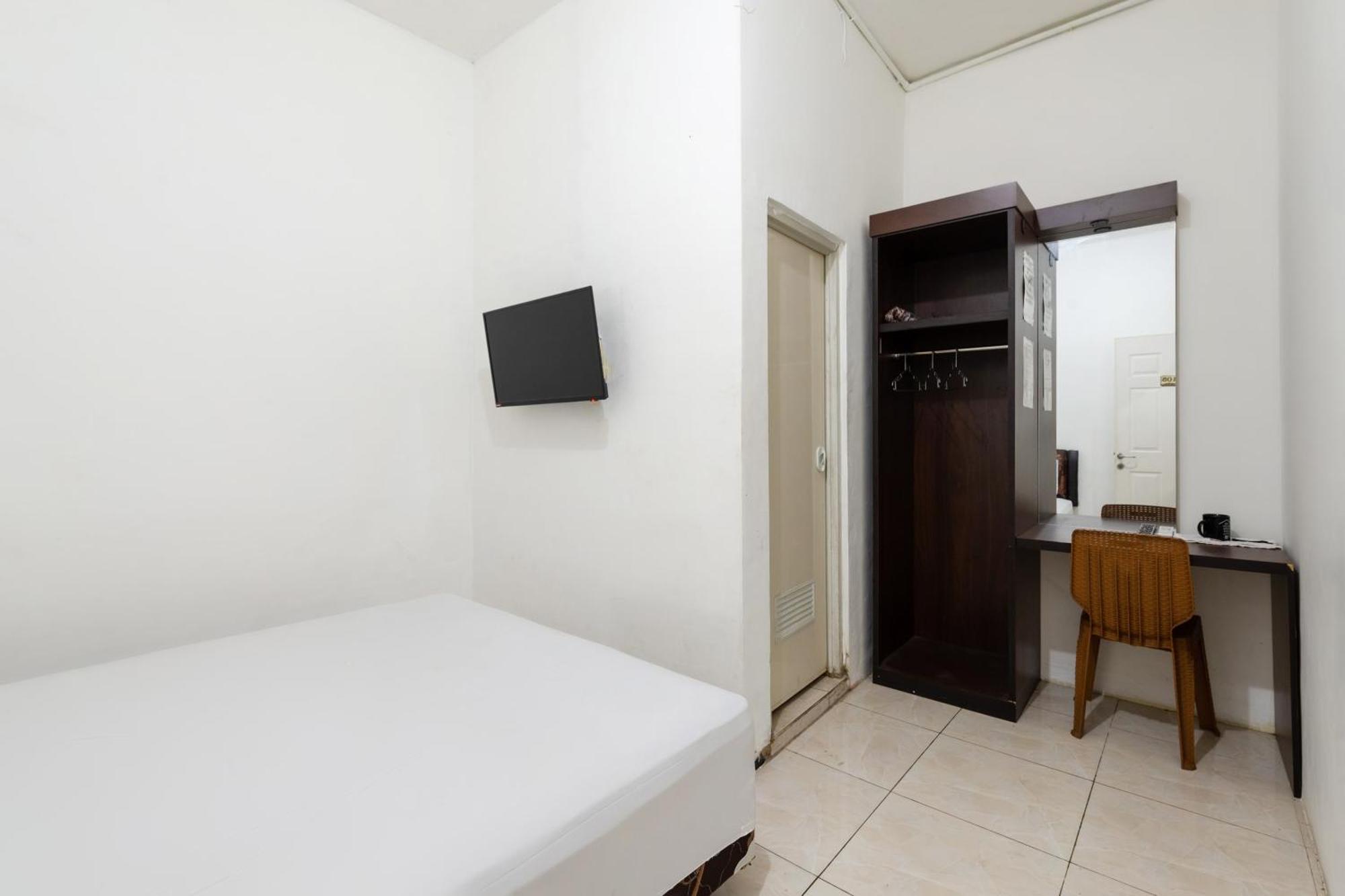 Oyo Life 2108 Griya Aisyah Residence Surabaya Exterior photo
