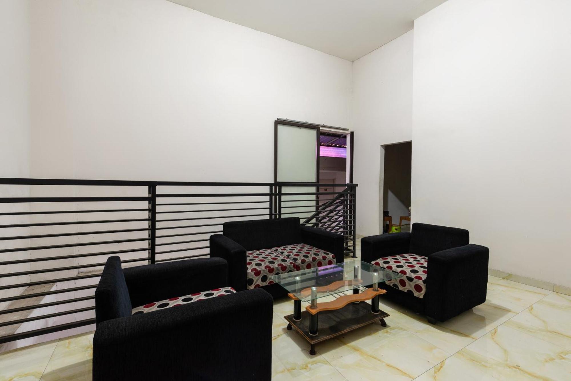 Oyo Life 2108 Griya Aisyah Residence Surabaya Exterior photo