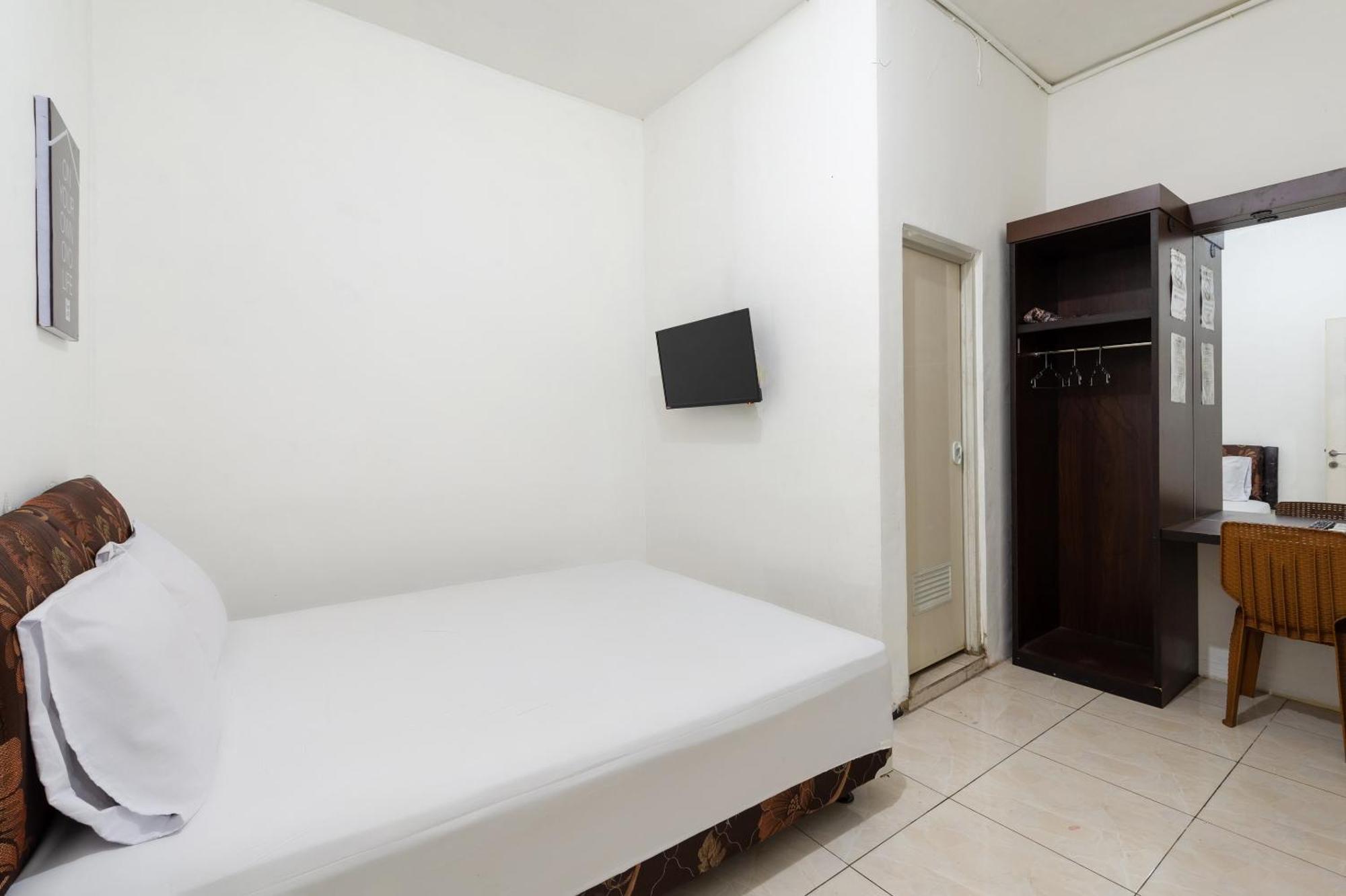Oyo Life 2108 Griya Aisyah Residence Surabaya Exterior photo